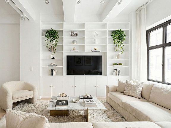 3rd image of 529 W 42nd St APT 5E