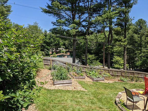 3rd image of 1307 Highland Cir