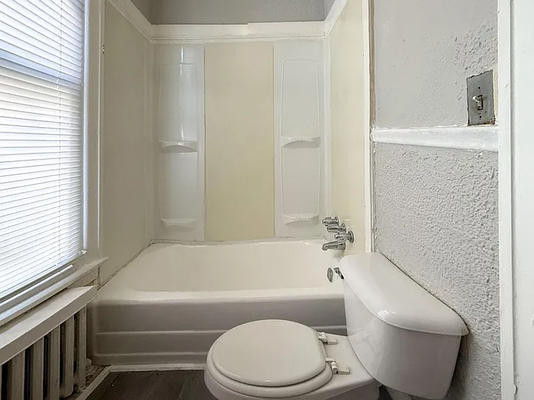 3929 Alfred St — Photo 8