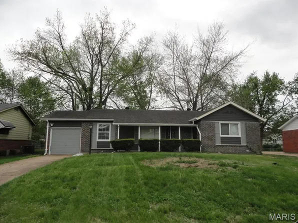 2240 Windsor Dr, Florissant, MO 63033