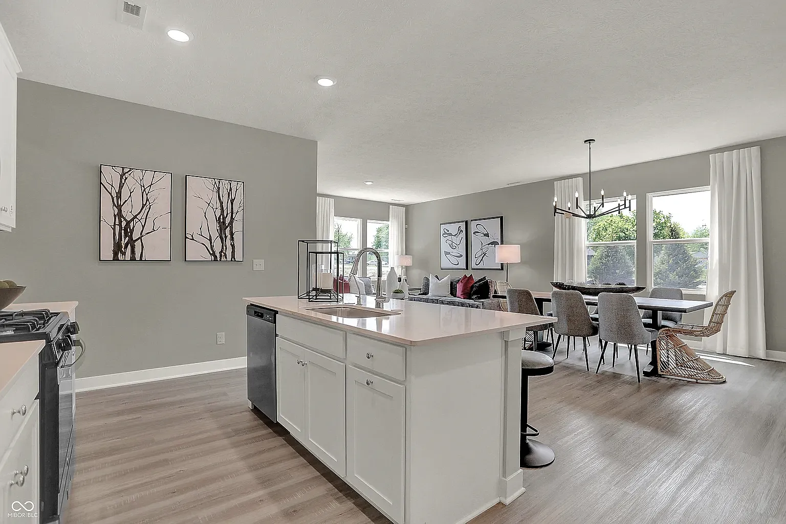5 bed, 2580 sqft, $3,200 — Photo 4