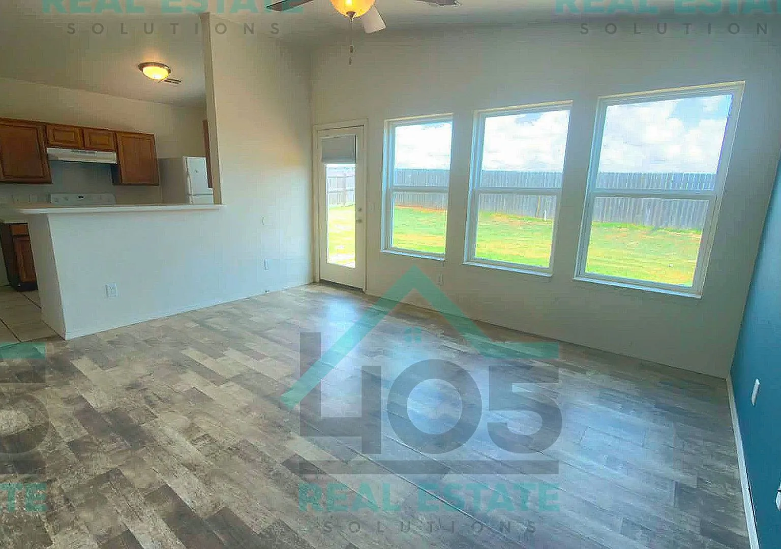 3 Bedroom Yukon — Photo 3