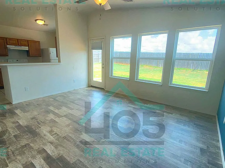 10345 Aberdeen Dr — Photo 3