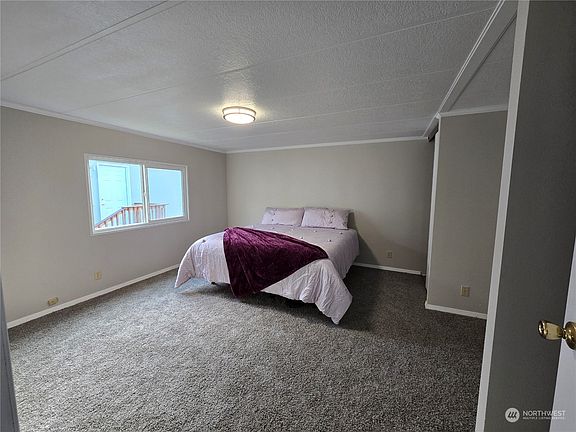 4th image of 1254 SE Carl Pickel Drive