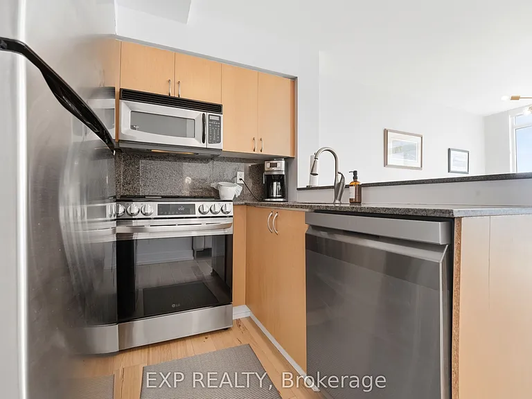 230 King St E #Penthouse 20 — Photo 17