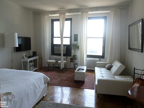 160 Front St #6E Photo 1