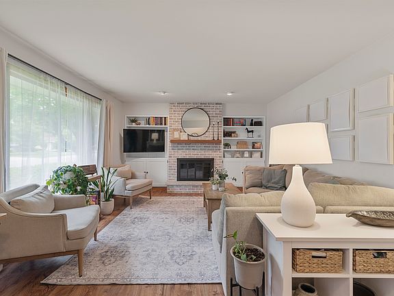 4th image of 810 Suffolk Dr