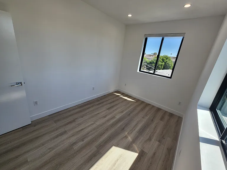 6061 Fulton Ave #8 — Photo 17