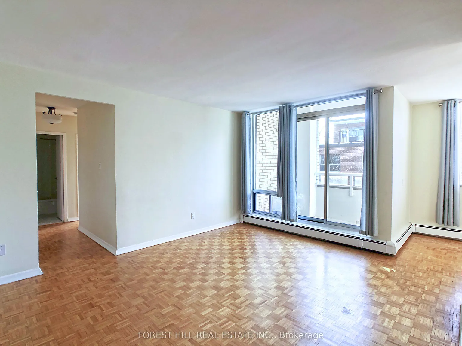 335 Lonsdale — Photo 4