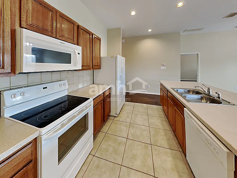 528 Paddle Dr — Photo 3