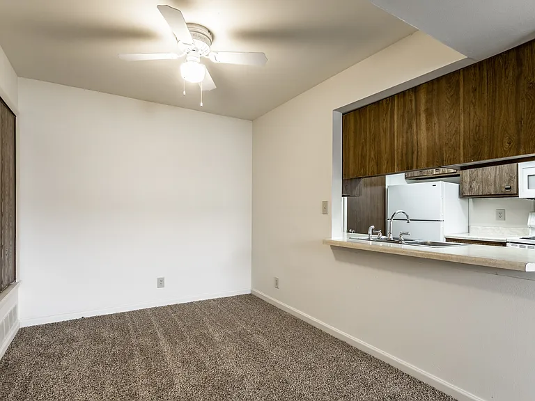 Bay Pointe Apartments — Photo 10