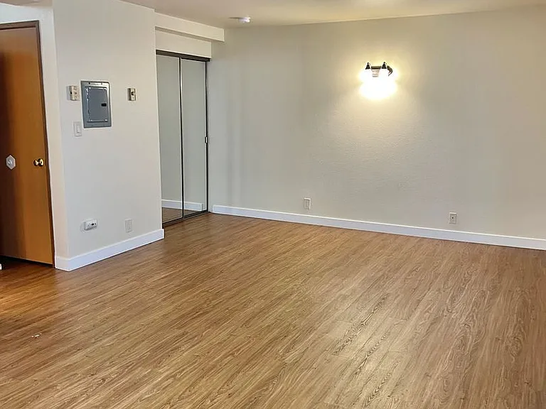 Tuscany Apartments — Photo 34