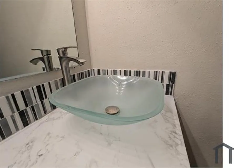 3 bed, 2.0 bath, 1179 sqft, $1,400 — Photo 4