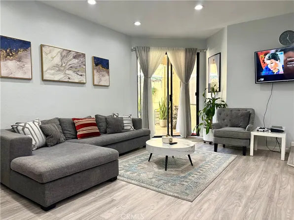19009 Sherman Way Unit 16, Los Angeles, CA 91335