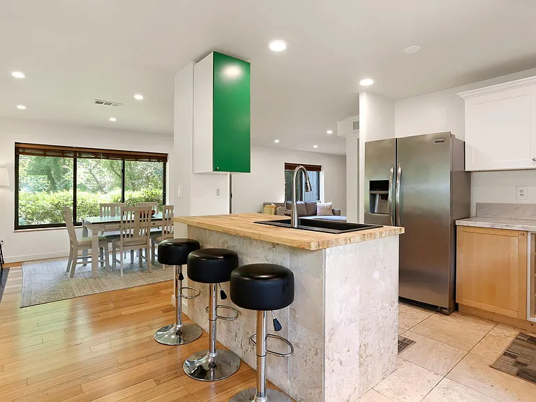 2360 S Arlington Ridge Rd — Photo 9