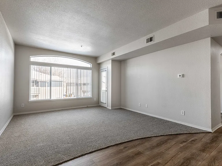 Pavilions at Silver Sage Apartments — Photo 29