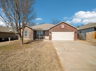 1345 Panther Ln, Sapulpa, OK 74066