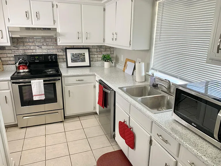 1255 E County Line Rd #H4 — Photo 7