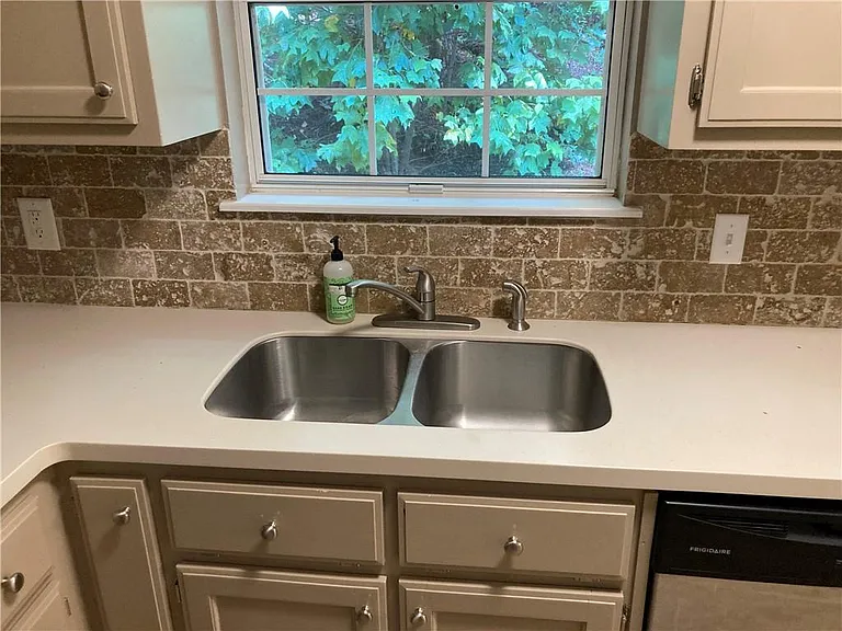 6110 Lakeside Ct — Photo 7