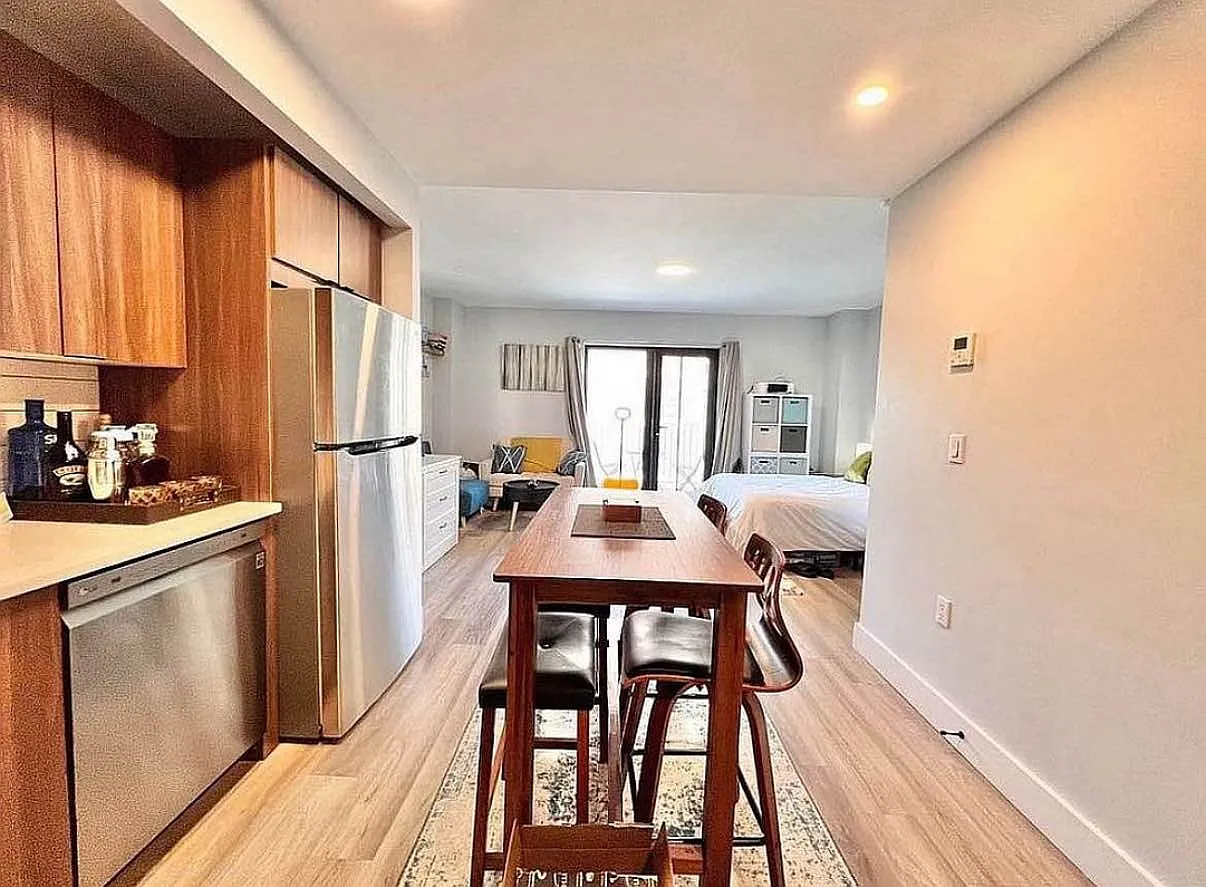 1111 Foster Avenue — Photo 2
