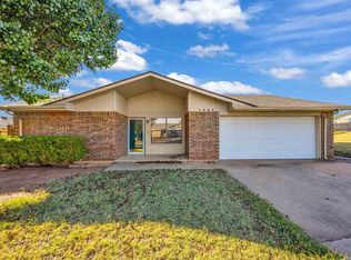 4904 SE Dover Dr, Lawton, OK 73501