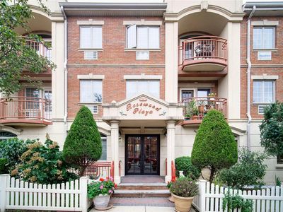 66-06 70th St #2B, Middle Village, NY, 11379
