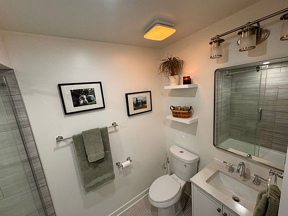 5th image of 1950 N Lincoln Ave APT 1
