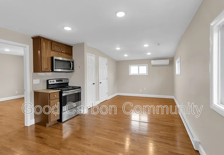 84 Crane St #6 — Photo 1