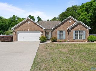 201 Deer Tracks Cir, Owens Cross Roads, AL 35763