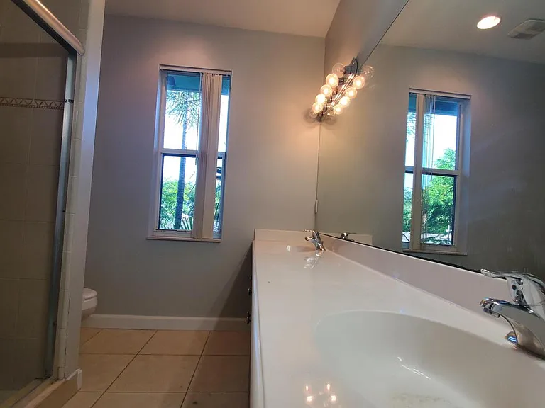 115 Akron St — Photo 11