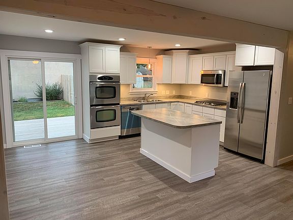 3rd image of 509 Flintwood Dr