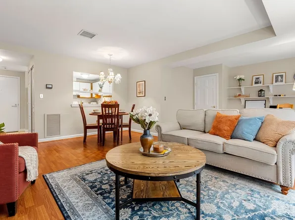 1 Watermill Pl Unit 228, Arlington, MA 02476