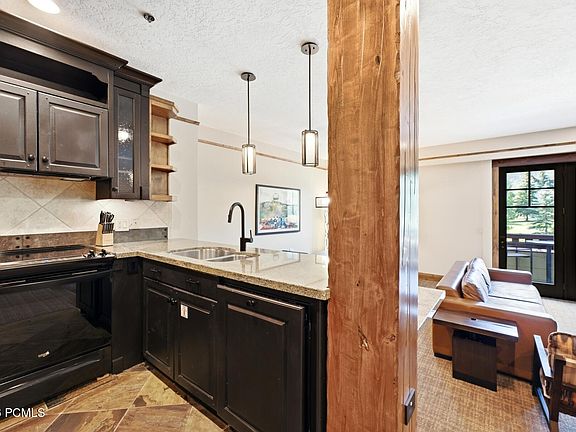 4th image of 2001 Park Ave #212