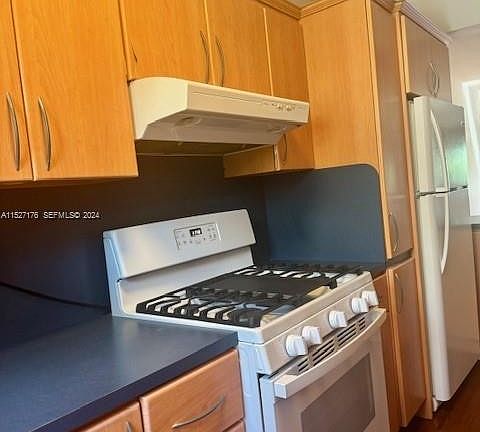 4th image of 10070 E Bay Harbor Dr #70C