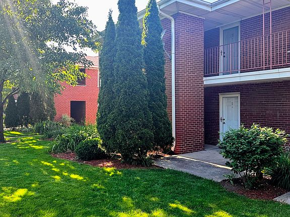 2nd image of 105 Dover Dr APT 11