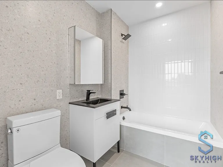 1215 Putnam Ave #3L — Photo 8