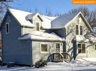 1175 3rd Ave SW, Wells, MN 56097