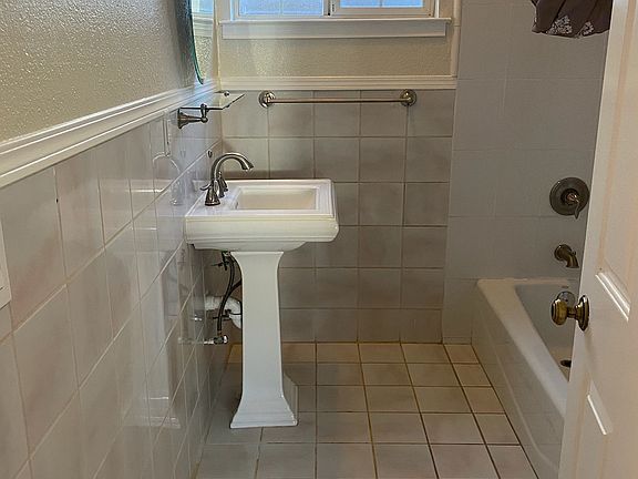 4th image of 1030 S 8th St