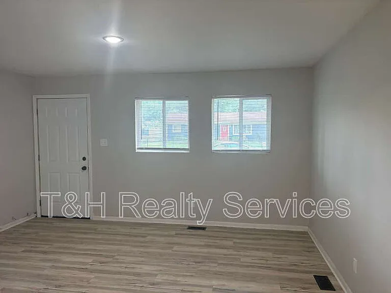 2714 Dawson St — Photo 4