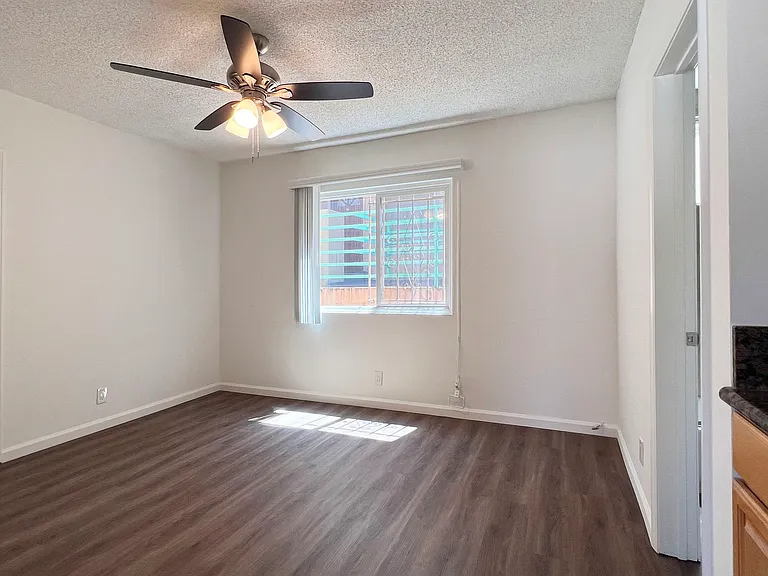 2540 S Barrington Ave #3 — Photo 10