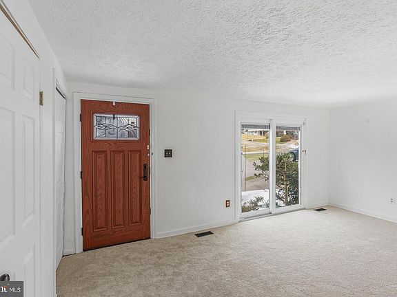3rd image of 6309 Elm Way