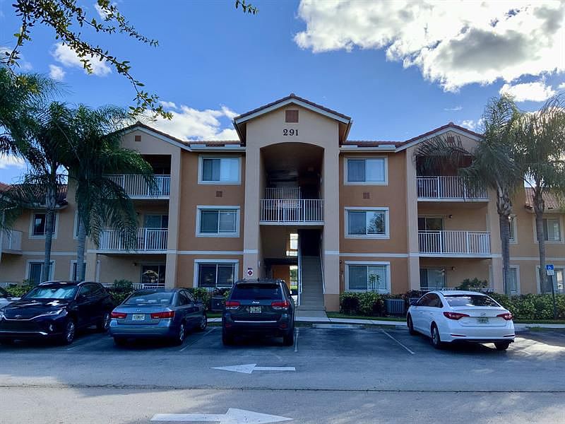 1st image of 291 SW Palm Dr APT 205