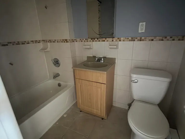 305 49th St #14D — Photo 3