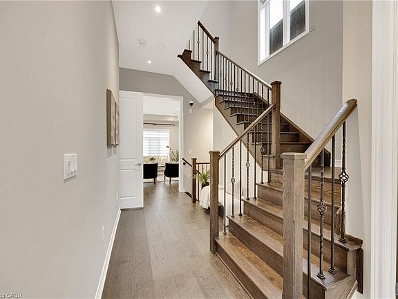 5th image of 34 Carnegie Dr