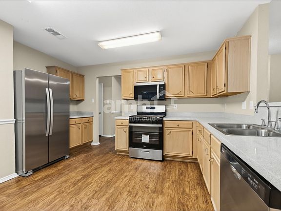 3rd image of 7610 Dockside Dr