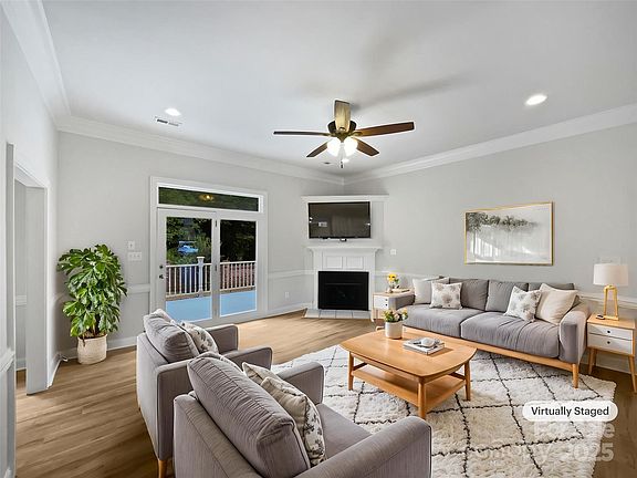 2nd image of 3104 Doncaster Dr