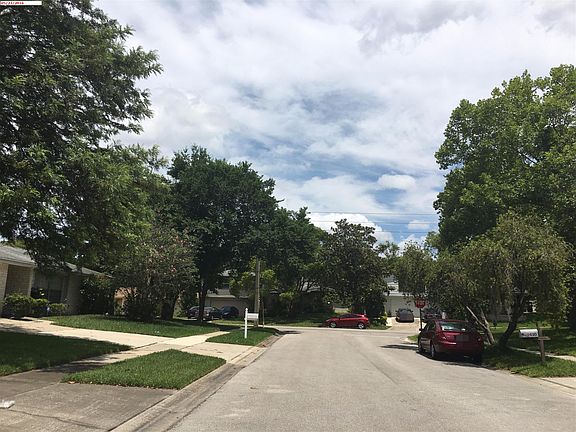 5th image of 625 Plumwood Dr
