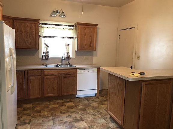 5th image of 704 N Linn