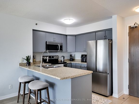 3rd image of 3060 Rotary Way Unit 221