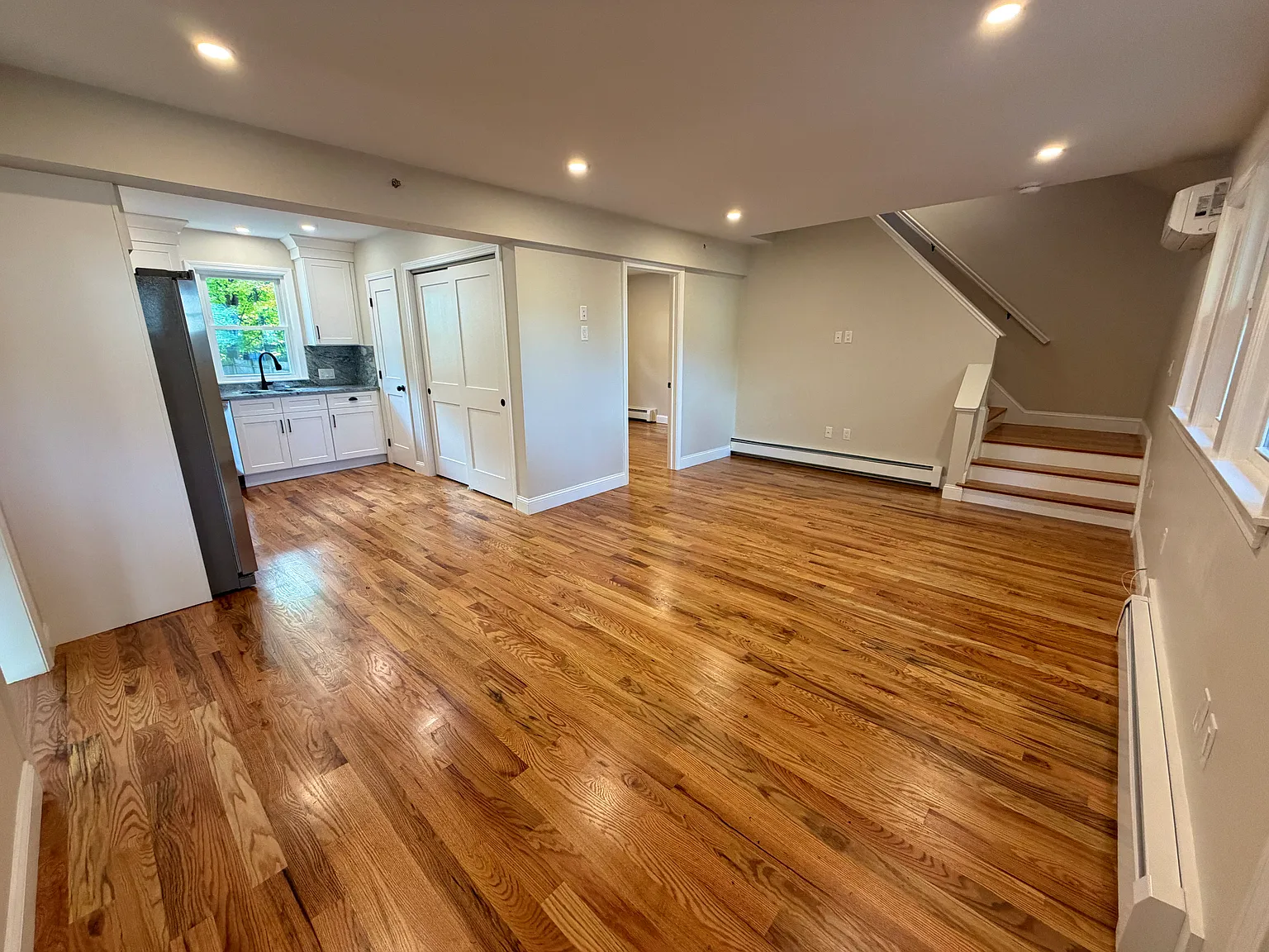 2 bed, 880 sqft, $3,000 — Photo 2